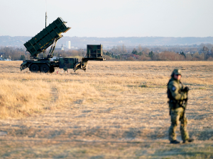 НАТО обећава Kијеву додатне ПВО системе; Лавров: У случају преговора, нећемо правити паузе у борбама