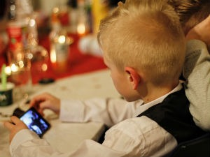 Да ли деци треба ограничити употребу мобилних телефона?