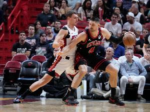 Никола Јовић и Мајами у плеј-офу НБА лиге преко славља над Чикагом