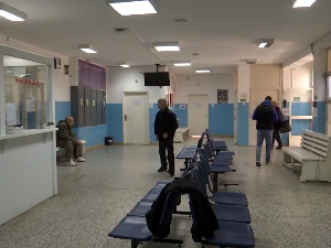 У здравственим установама укинита забрана посета, а заштитне маске више нису обавезне