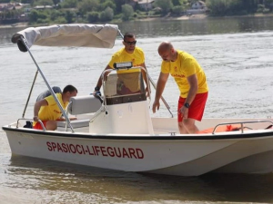 Екипа "Зеленила" спасла мушкарца који је пао с Моста слободе у Дунав