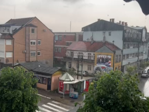 Невреме захватило западни део Србије, у Мачви на снази црвени метео-аларм