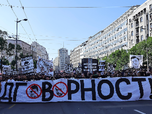 Протестни кортео навијача Партизана - траже се оставке клупских функционера
