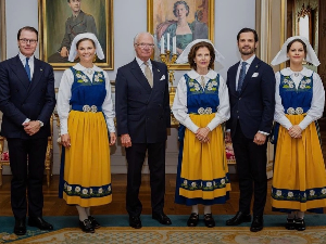 Осамдесети рођендан шведске краљице – у цветном дезену, без камера и са Карађорђевићима 