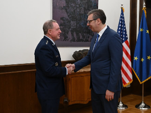 Вучић са Хекером: КФОР гарант мира и безбедности нашег народа на КиМ