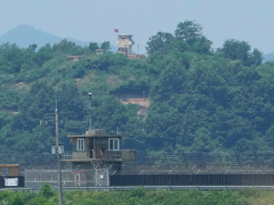 Би-Би-Си: Северна Кореја гради зид у близини границе са Јужном Корејом
