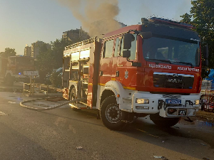 Пожар у Добановцима под контролом, нема повређених