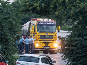 Пет особа погинуло у судару воза и аутобуса у Словачкој - гори локомотива