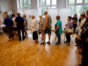 Француска гласа на парламентарним изборима, на биралишта изашло 20 одсто грађана више него 2022.