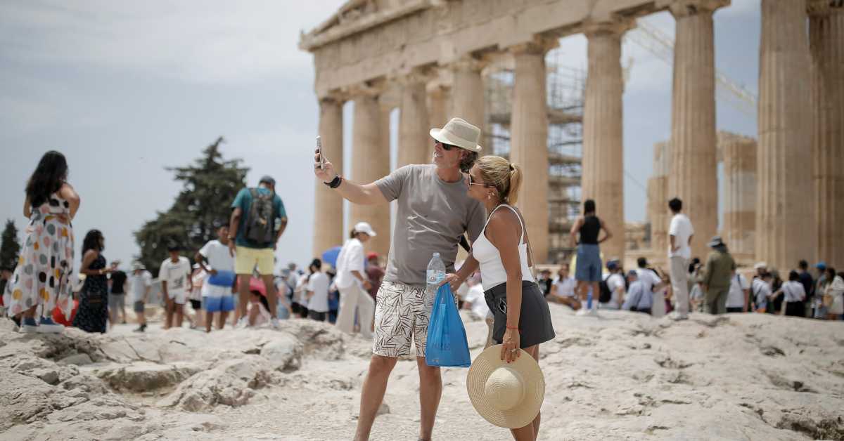 У Грчкој још врелије – до 43 степена, Акропољ уводи сијесту (Фото: EPA-EFE/KOSTAS TSIRONIS) У Грчкој још врелије – до 43 степена, Акропољ уводи сијесту