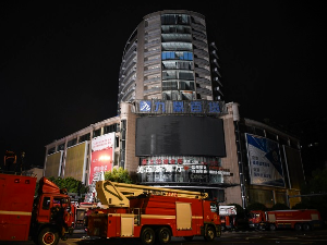 Кина, најмање 16 особа настрадало у пожару у тржном центру
