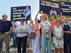 Велика шанса или државни удар - протести и реаговања опозиције на Меморандум ЕУ и Србије