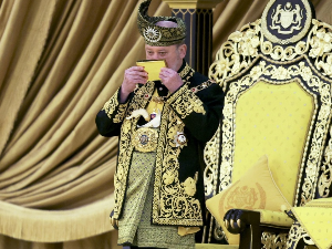 Богати султан бајкер крунисан као нови краљ Малезије