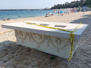 Случајно откриће: На плажи у Бугарској пронађен римски саркофаг 