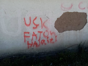 Вучитрн, претећи графити на кући српске породице