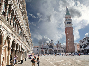 Венеција је забранила туристичким водичима да користе мегафоне и ограничила групе туриста  на 25 људи