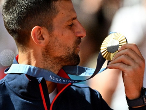 Ђоковић продефиловао са медаљом испред Ајфеловог торња: Сада је све лепше и слађе
