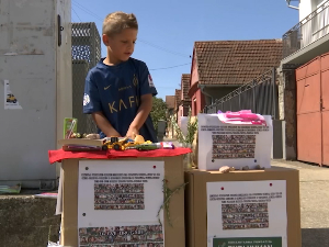 Никола продаје играчке да би помогао болесној деци, још не иде у школу али за хуманост чиста петица