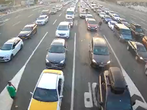 На границама променљива ситуација - на Градини најдуже колоне возила, на Батровцима се чека два сата