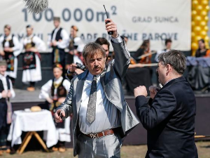 Пси лају ветар носи 2, 7-11