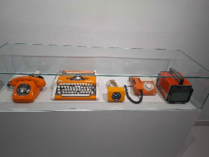 Техника у боји
