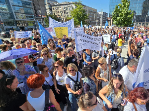 Протест запослених у предшколским установама, траже да Влада испуни обећање о повећању плата 