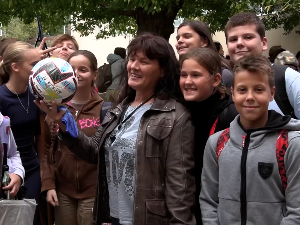 Како су ђаци једне панчевачке школе испратили наставницу у пензију