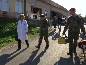 Војни лекари обишли мештане најмањег села шидске општине