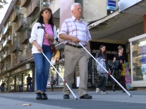 Шта недостаје да се слепе и слабовиде особе лакше крећу