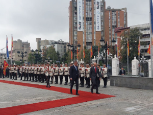 Премијер Вучевић у званичној посети Скопљу, састао се са Мицкоским