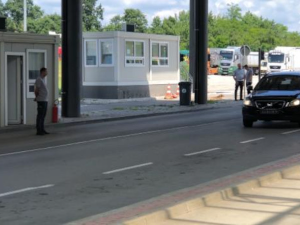 Депортован у централну Србију један од припадника МУП-а који је синоћ ухапшен у Зубином Потоку 