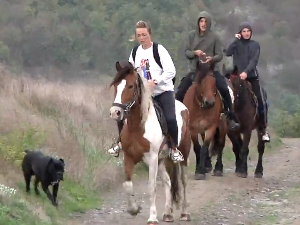 Миликићи се вратили у Рударе код Куршумлије, на коњима обилазе мештане