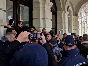 После инцидената и привођења завршена вишесатна блокада Градске куће у Новом Саду