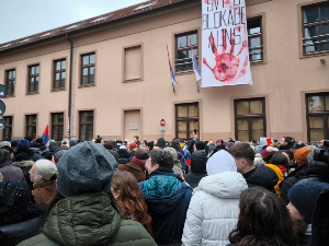 Акција "4.000 наставника, 4.000 корака" у Новом Саду, петнаест минута тишине у Београду