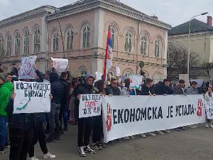 Студентске блокаде и одавање поште настрадалима у Новом Саду, у Београду протест дела радника ЕПС-а