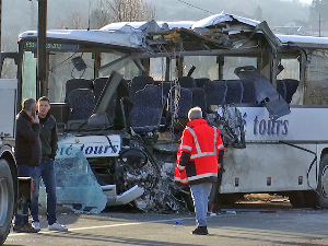 Двоје људи је погинуло у судару два аутобуса код Умке на Обреновачком путу, 56 повређених