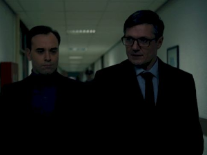 Државни службеник 2