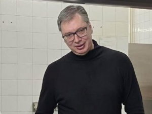 Вучић у кухињи Председништва: У припрему хране се разумем као они у политику