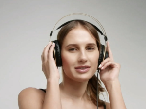 Проф. Баљошевић: Тинејџери који носе слушалице пет сати дневно, за шест месеци ће имати оштећен слух