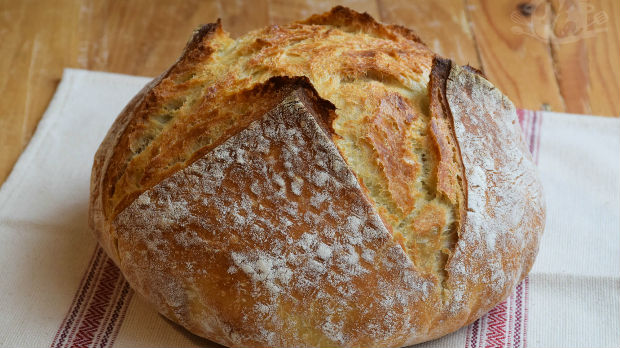 Од злата јабука:  Поступаоница — први кораци и обредни хлеб