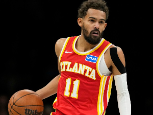 Треј Јанг ван терена месец дана