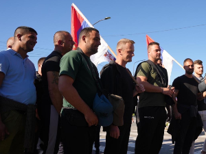 Срби који пешаче са Косова и Метохије ка Новом Саду кренули даље из Горњег Милановца