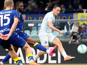 Интер се спасао у судијској надокнади - Верона тоне све дубље