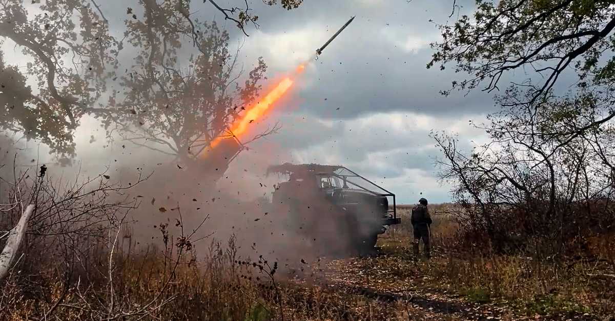 Кијев: Погођена рафинерија нафте у Саратовској области; Москва: Војска напредује у Покровску и у региону Купјанска