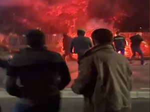 МУП и БИА осуђују инциденте код Скупштине – повређен полицајац, ухапшен осумњичени за ремећење јавног реда и мира