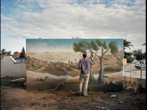 Један од најзначајнијих европских документарних фотографа открива „рат који не престаје“: Мајнрад Шаде долази у Београд