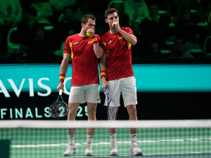 Алкаразов изостанак се још увек не осећа, Шпанија у полуфиналу Дејвис купа