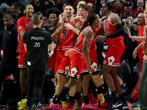 Вучевић опет тројком спасио Булсе, "Бејби Јокић" одличан пред долазак Денвера