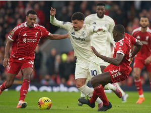 Миленковић и Нотингем разбили Ливерпул на "Енфилду"