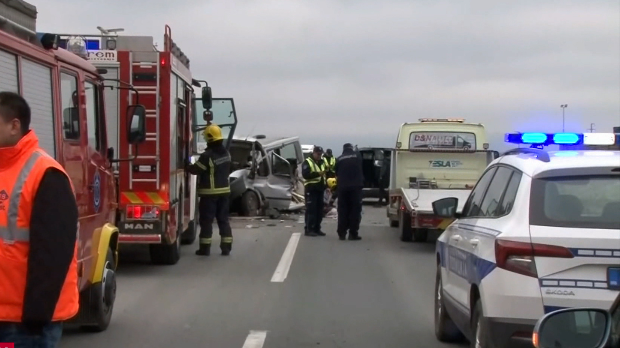 Четири особе погинуле у саобраћајној несрећи на путу Рума-Ириг